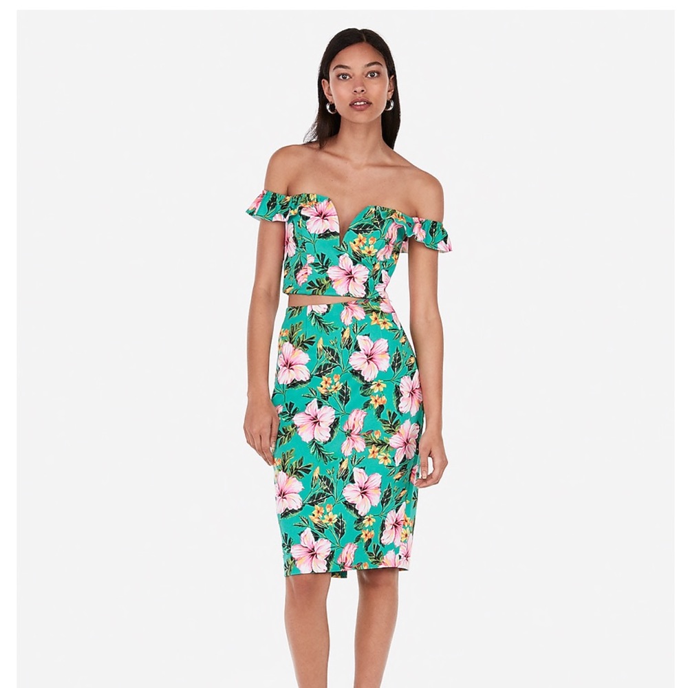 Express Floral crop top & pencil skirt 🔥